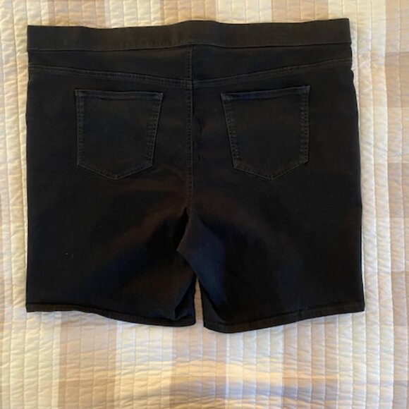 Women's New Directions Stretch Pull-On Black Jean Shorts 24WR - Picture 2 of 5
